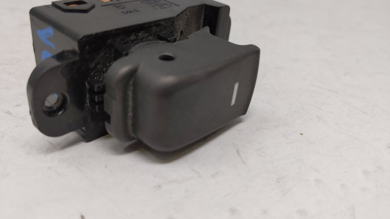 2010 Hyundai Sonata Passeneger Right Rear Power Window Switch - Oemusedautoparts1.com