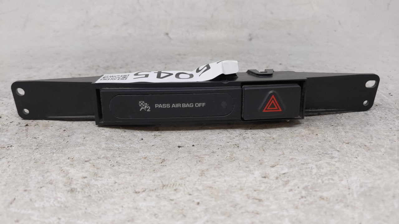 2005 Dodge Grand Caravan Hazard Switch 05134628aa - Oemusedautoparts1.com