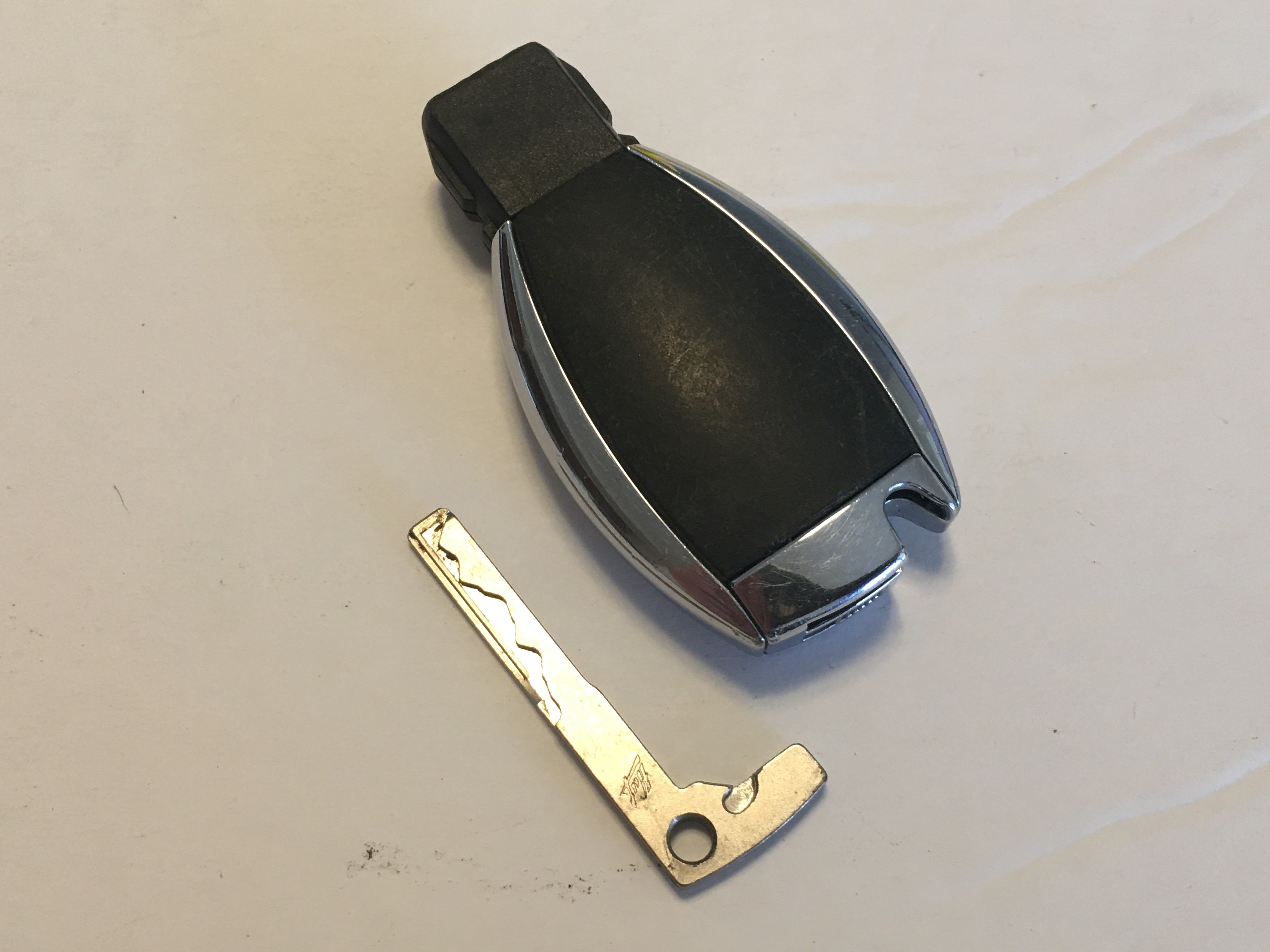 2019 Mercedes-Benz  Keyless Entry Remote Ygohuf4762 4 Buttons - Oemusedautoparts1.com