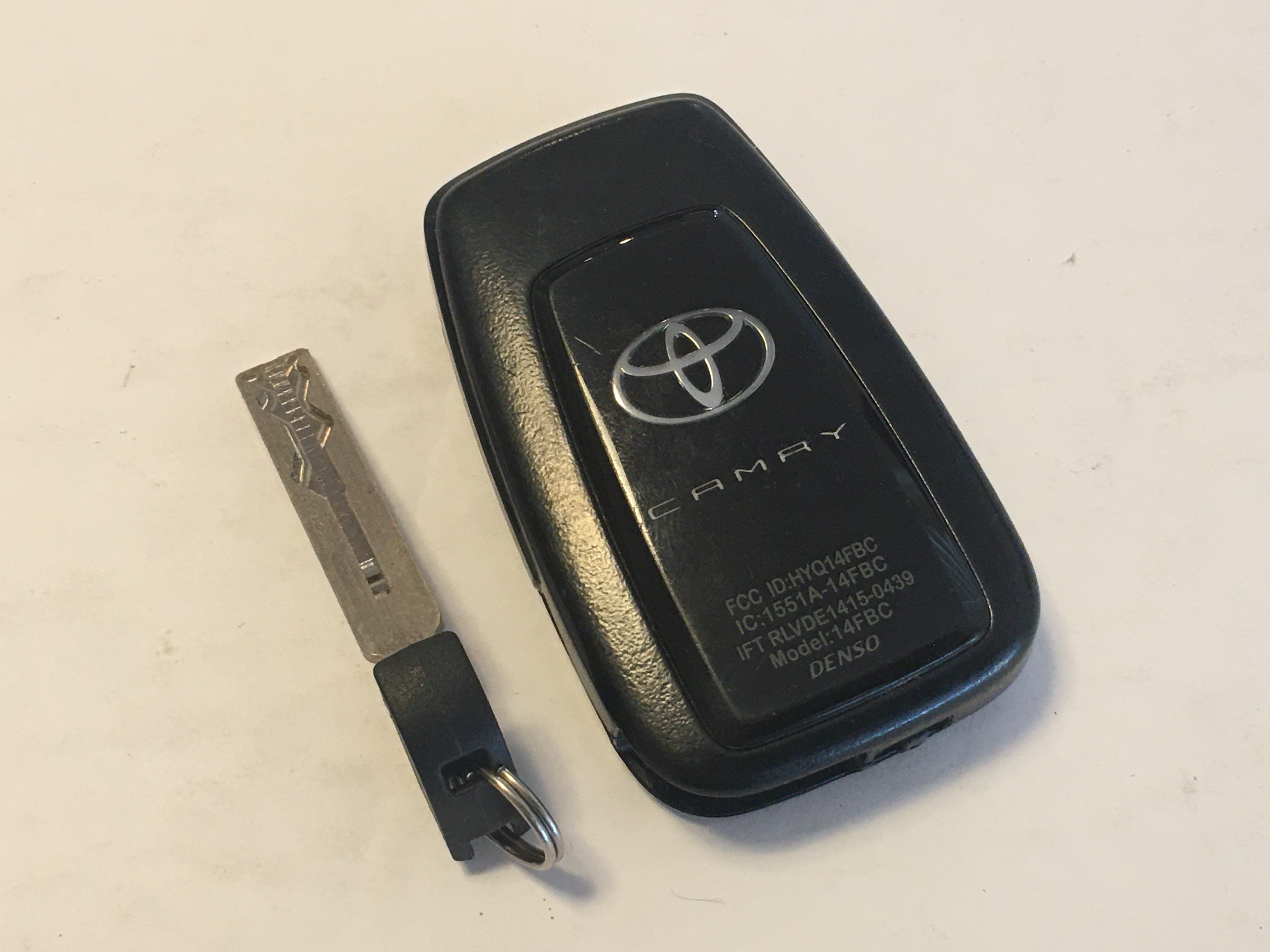 Toyota Camry Keyless Entry Remote Fob Hyq14fbc 231451-0351 4 Buttons - Oemusedautoparts1.com