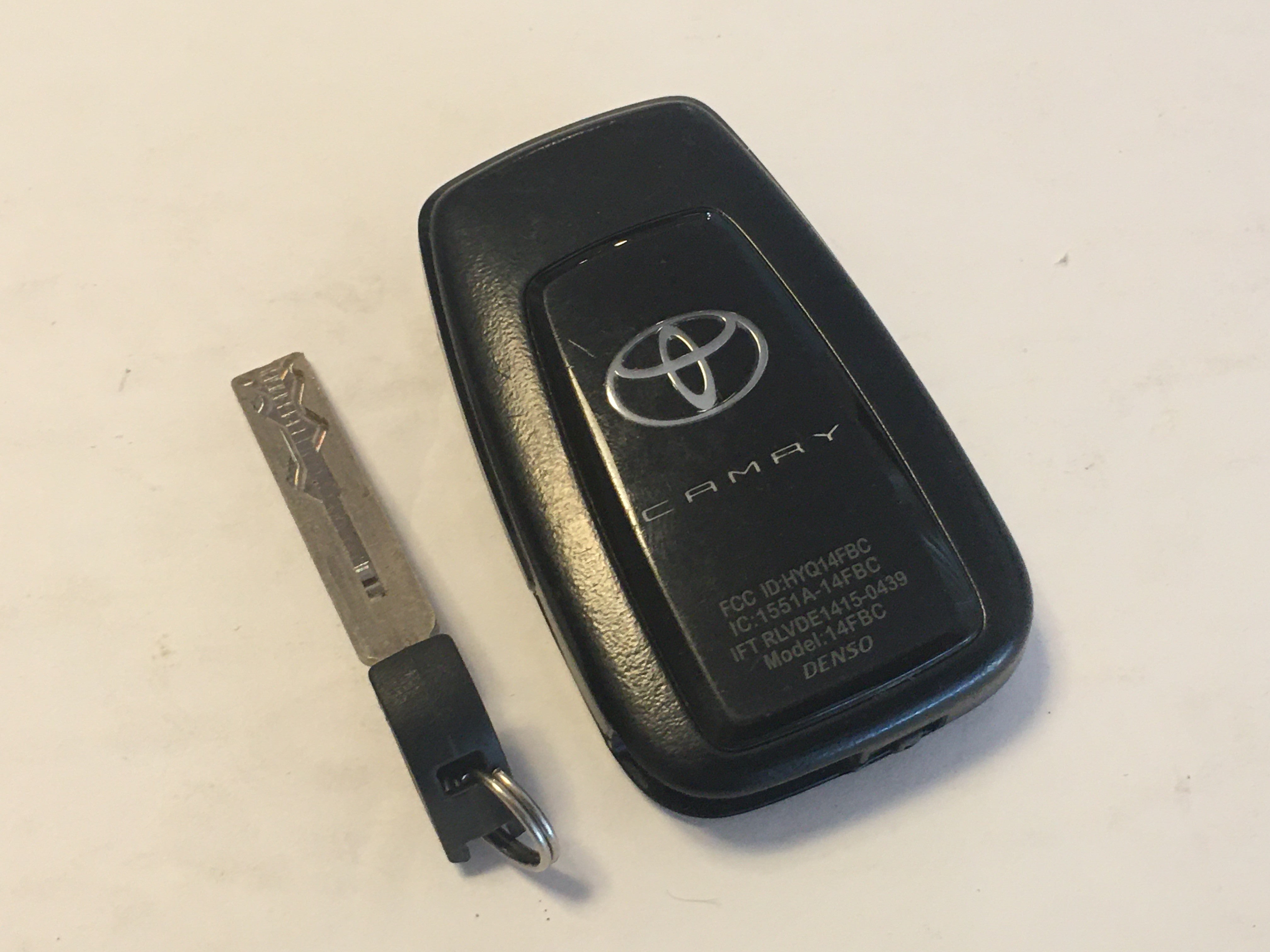 Toyota Camry Keyless Entry Remote Fob Hyq14fbc 231451-0351 4 Buttons - Oemusedautoparts1.com