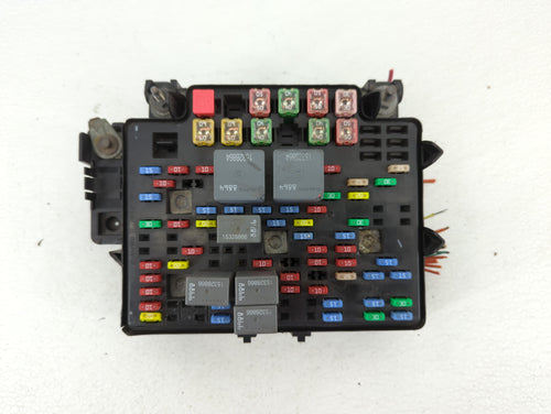 2003-2006 Chevrolet Tahoe Fusebox Fuse Box Panel Relay Module P/N:15201930 Fits 2003 2004 2005 2006 OEM Used Auto Parts