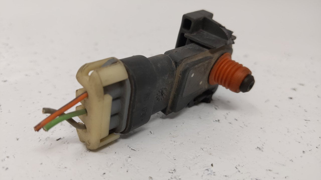 2004-2005 Gmc Envoy Xuv Mass Air Flow Meter Maf - Oemusedautoparts1.com