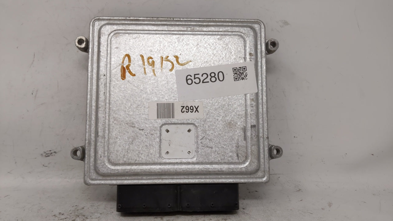 2011-2014 Hyundai Sonata PCM Engine Computer ECU ECM PCU OEM P/N:39101-2G673 39111-2G673 39101-2G662 39111-2G662 Fits OEM Used Auto Parts - Oemusedautoparts1.com