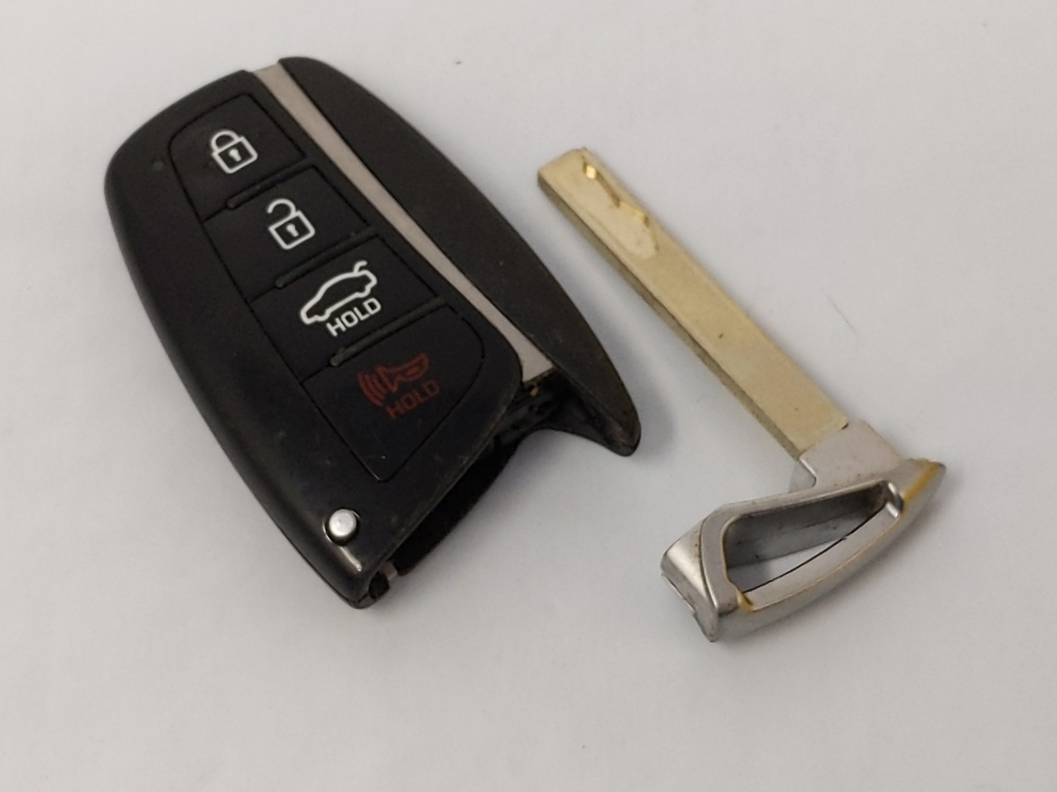 Hyundai Genesis Keyless Entry Remote Fob Sy5dhfna433 4 Buttons - Oemusedautoparts1.com