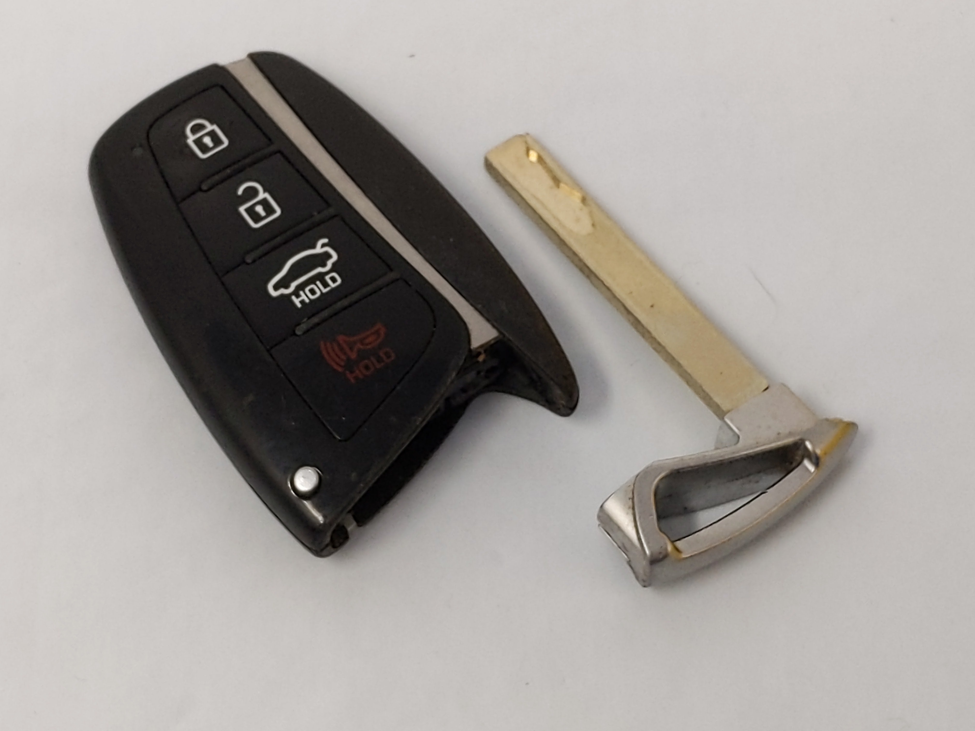 Hyundai Genesis Keyless Entry Remote Fob Sy5dhfna433 4 Buttons - Oemusedautoparts1.com