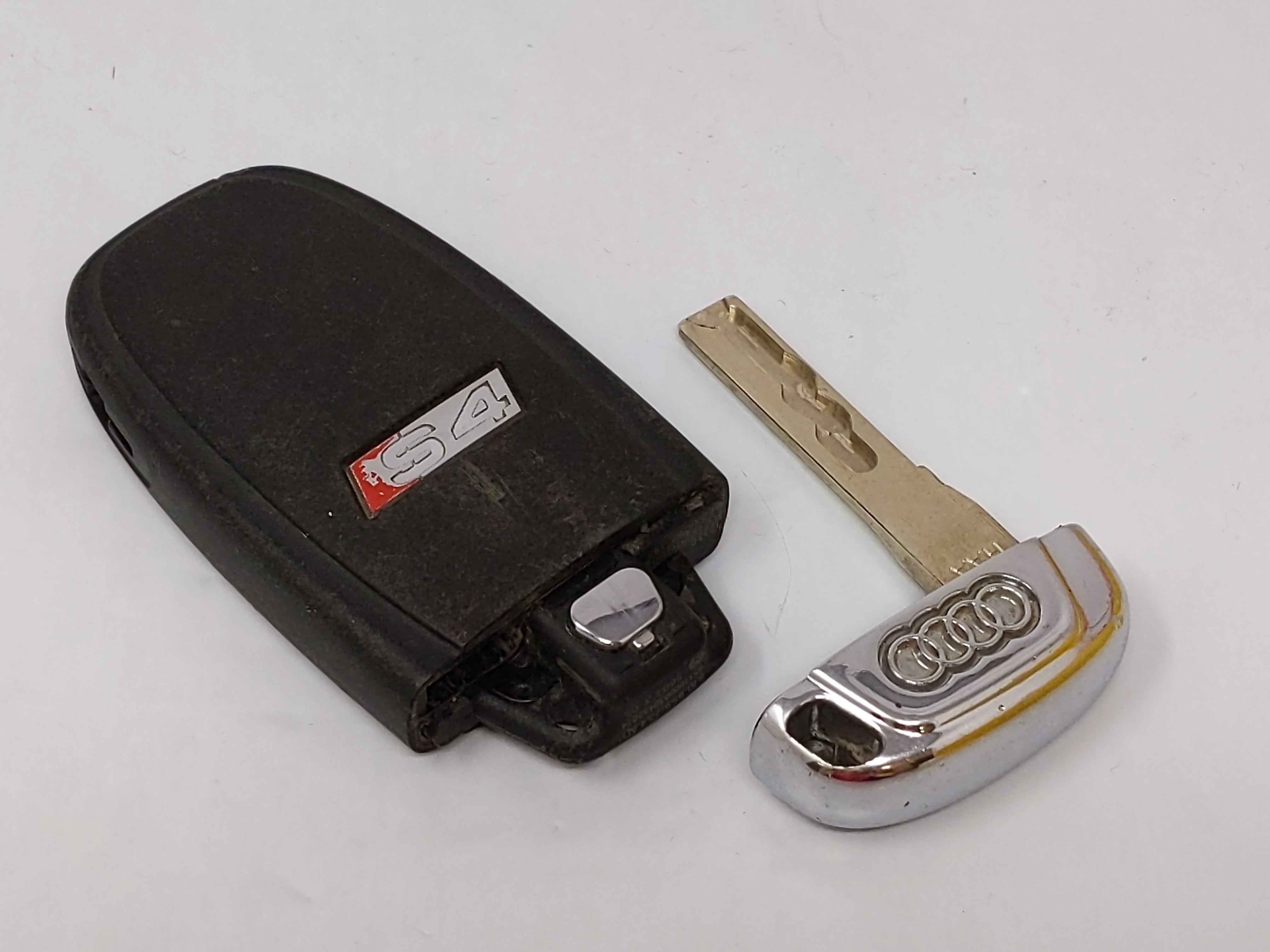 2009-2012 Audi S4 Keyless Entry Remote Y2fbs802 8t0.959.754.Ad 4 Buttons - Oemusedautoparts1.com