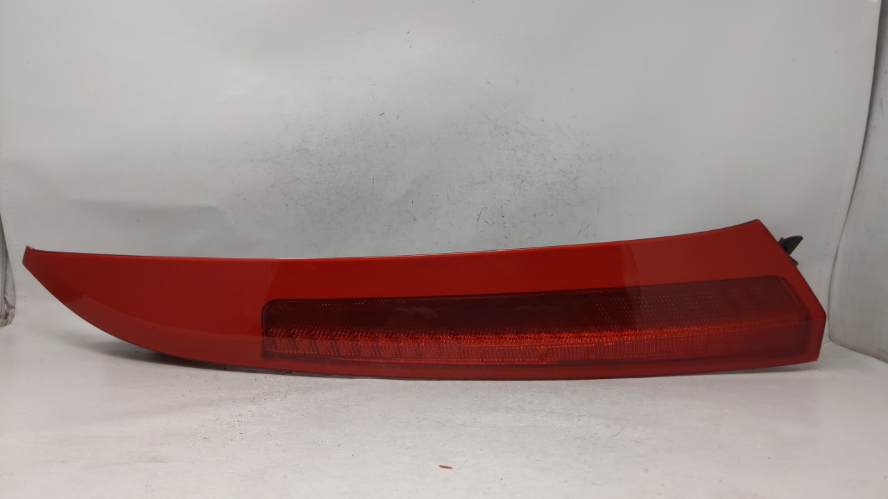 2003-2006 Volvo Xc90 Tail Light Assembly Passenger Right OEM P/N:9483772 Fits 2003 2004 2005 2006 OEM Used Auto Parts - Oemusedautoparts1.com