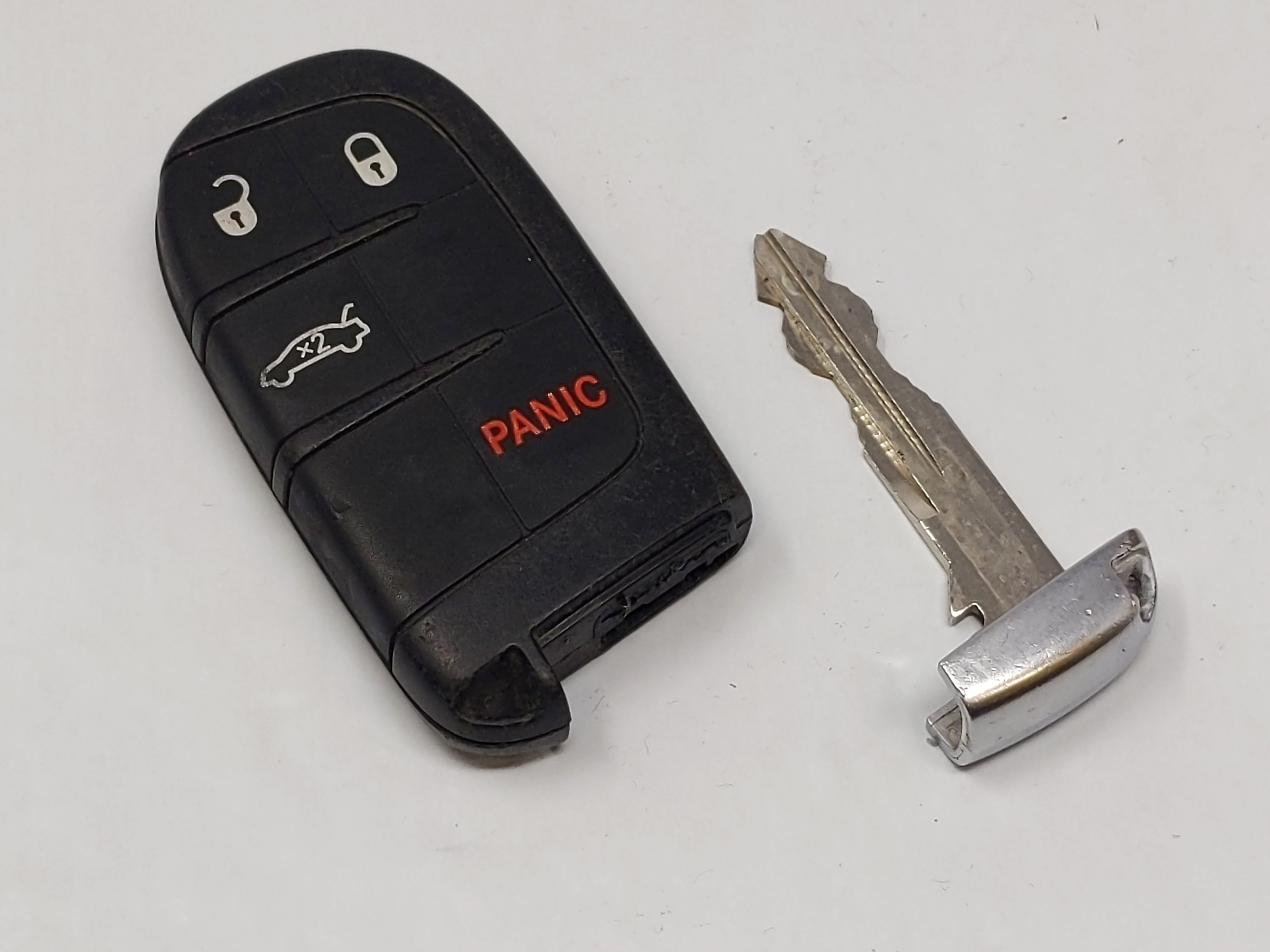 Dodge Challenger Keyless Entry Remote Fob M3n-40821302   4 Buttons - Oemusedautoparts1.com