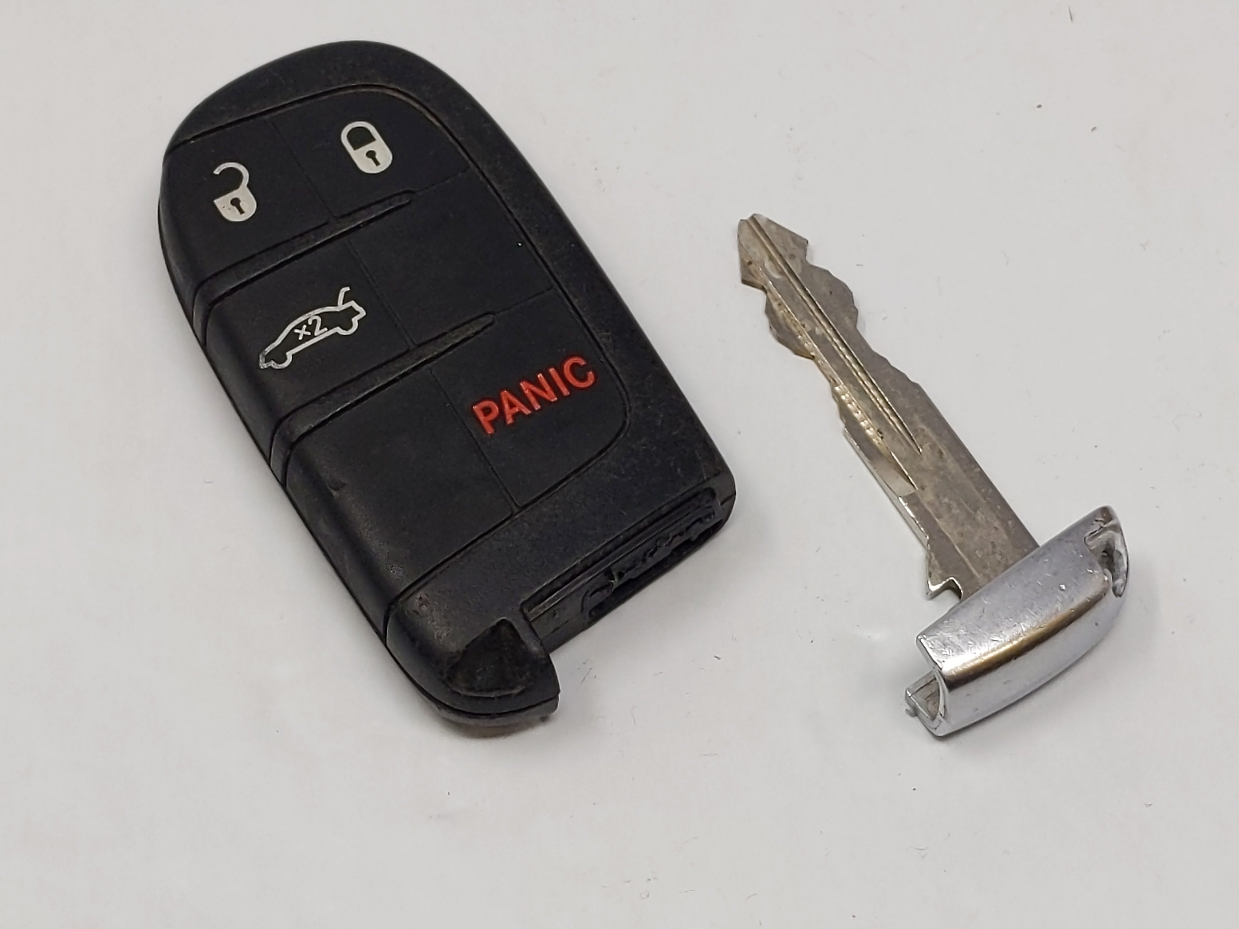 Dodge Challenger Keyless Entry Remote Fob M3n-40821302   4 Buttons - Oemusedautoparts1.com