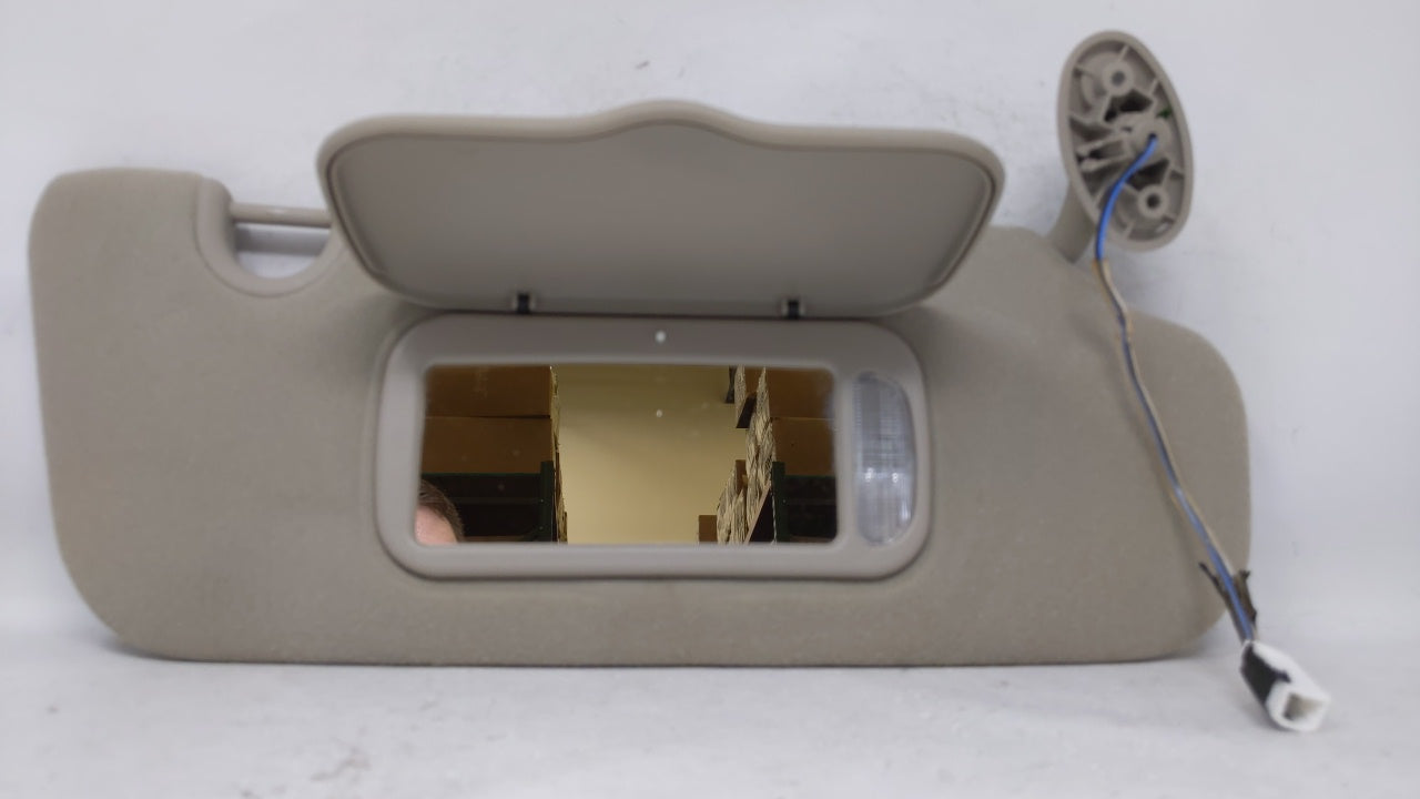 2002 Jeep Liberty Sun Visor Shade Replacement Passenger Right Mirror Fits OEM Used Auto Parts - Oemusedautoparts1.com