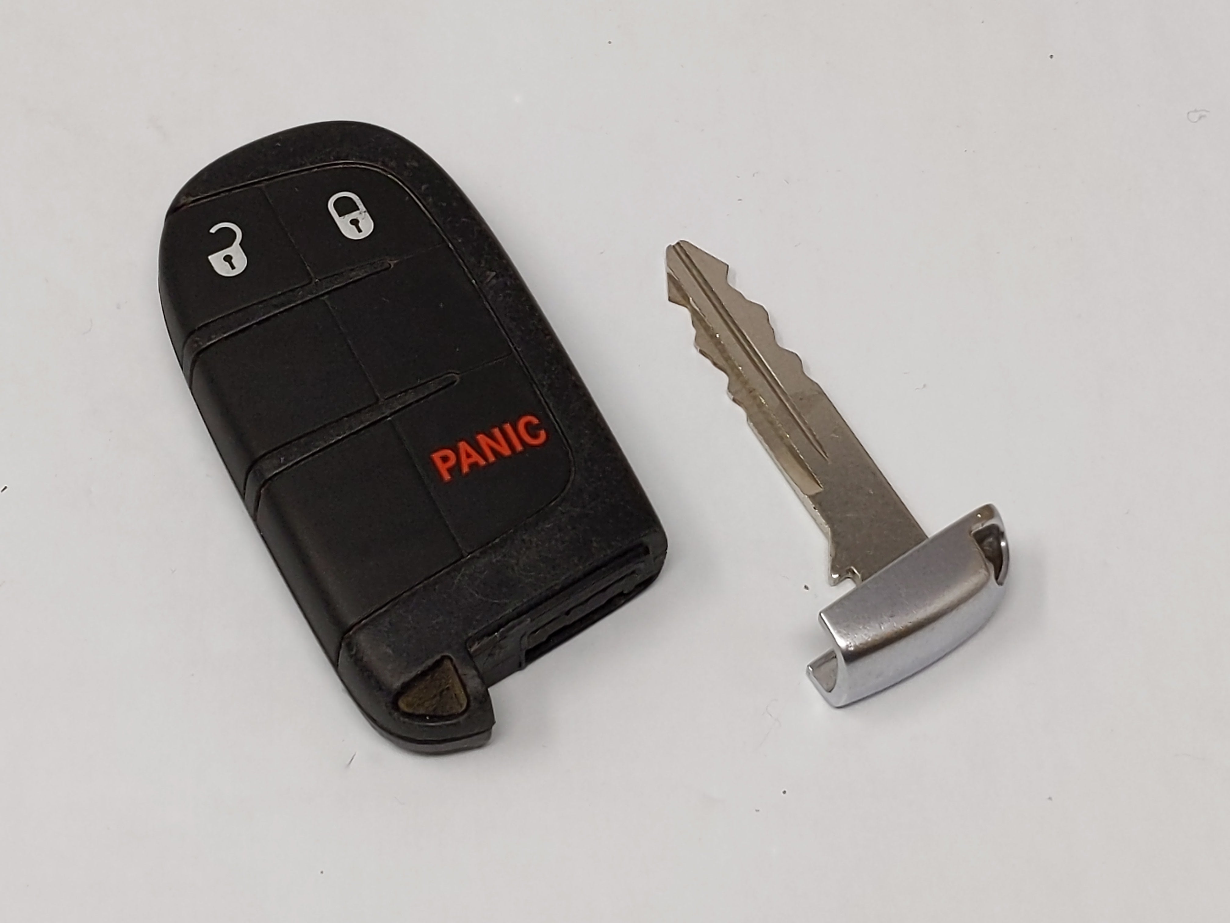 Jeep Grand Cherokee Keyless Entry Remote Fob M3n-40821302 3 Buttons - Oemusedautoparts1.com