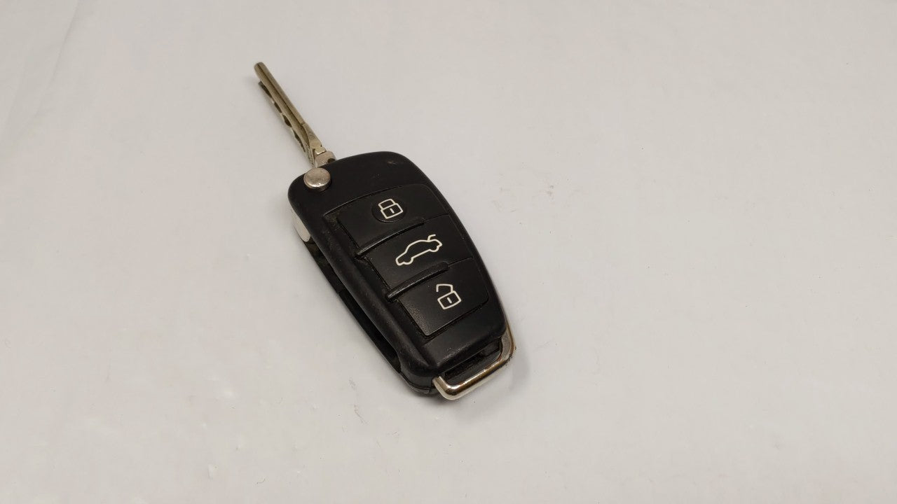 Audi A3 Tt Keyless Entry Remote Nbg009272t 8p0 837 220 E 4 Buttons - Oemusedautoparts1.com