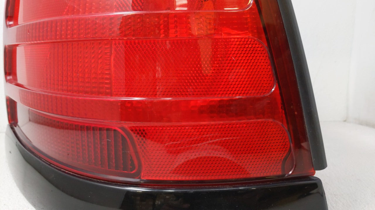 2000-2011 Ford Crown Victoria Tail Light Assembly Passenger Right OEM Fits OEM Used Auto Parts - Oemusedautoparts1.com