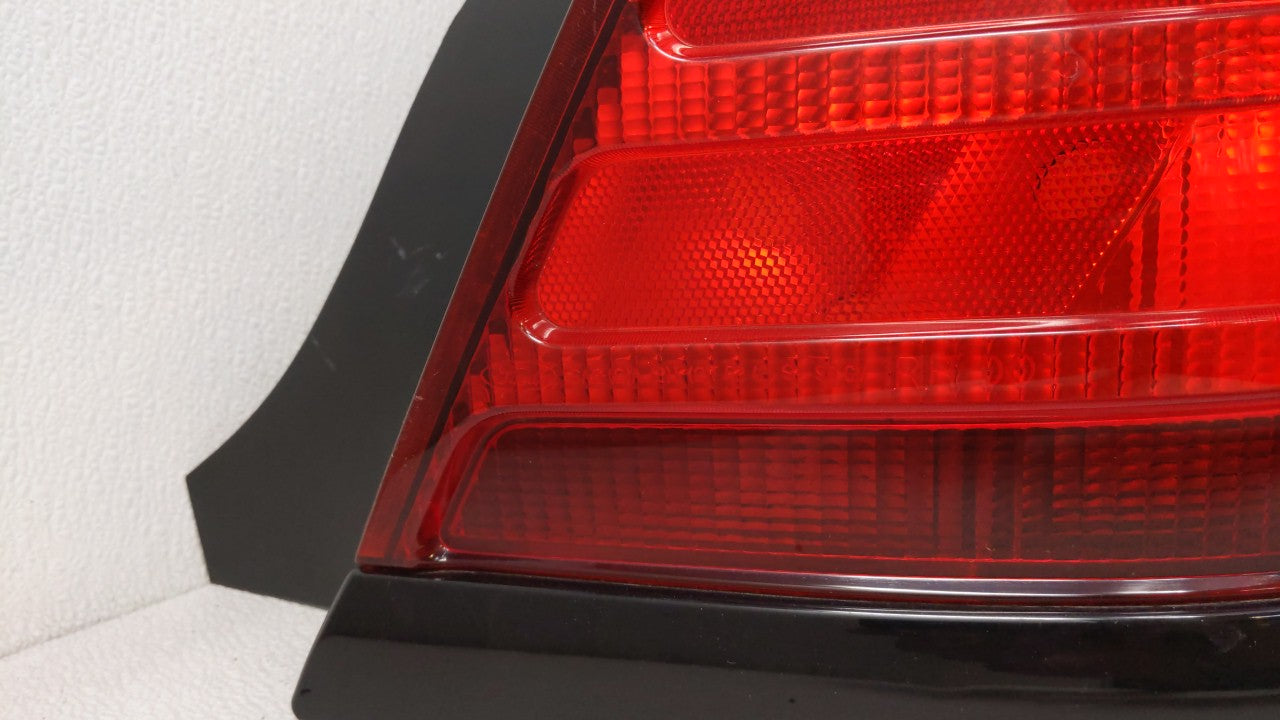 2000-2011 Ford Crown Victoria Tail Light Assembly Passenger Right OEM Fits OEM Used Auto Parts - Oemusedautoparts1.com