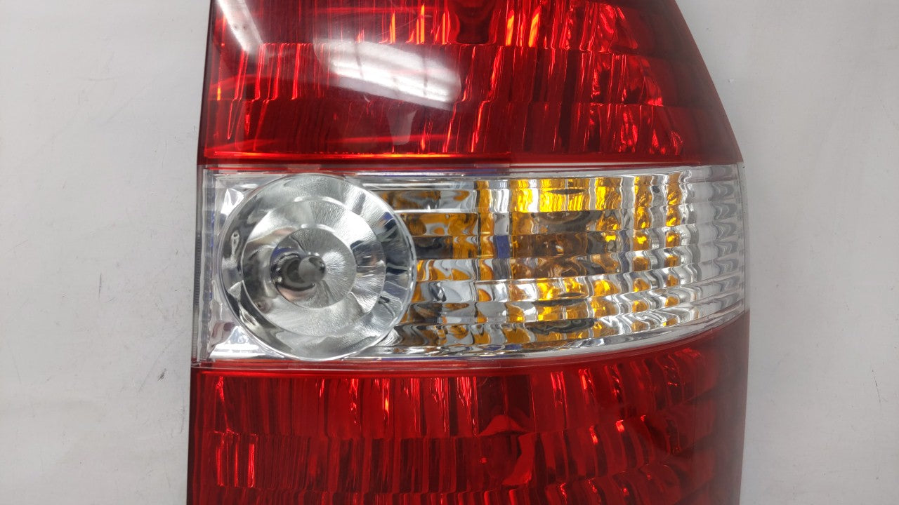 2003 Jeep Liberty Tail Light Assembly Passenger Right OEM P/N:3157-P27 08-327-1902R Fits 2002 2004 OEM Used Auto Parts - Oemusedautoparts1.com