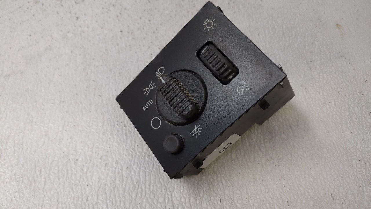 2004 Chevrolet Silverado 1500 Headlight Lamp Control Switch - Oemusedautoparts1.com