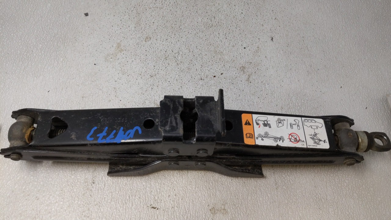 2002 Ford Explorer Spare Scissor Car Jack - Oemusedautoparts1.com