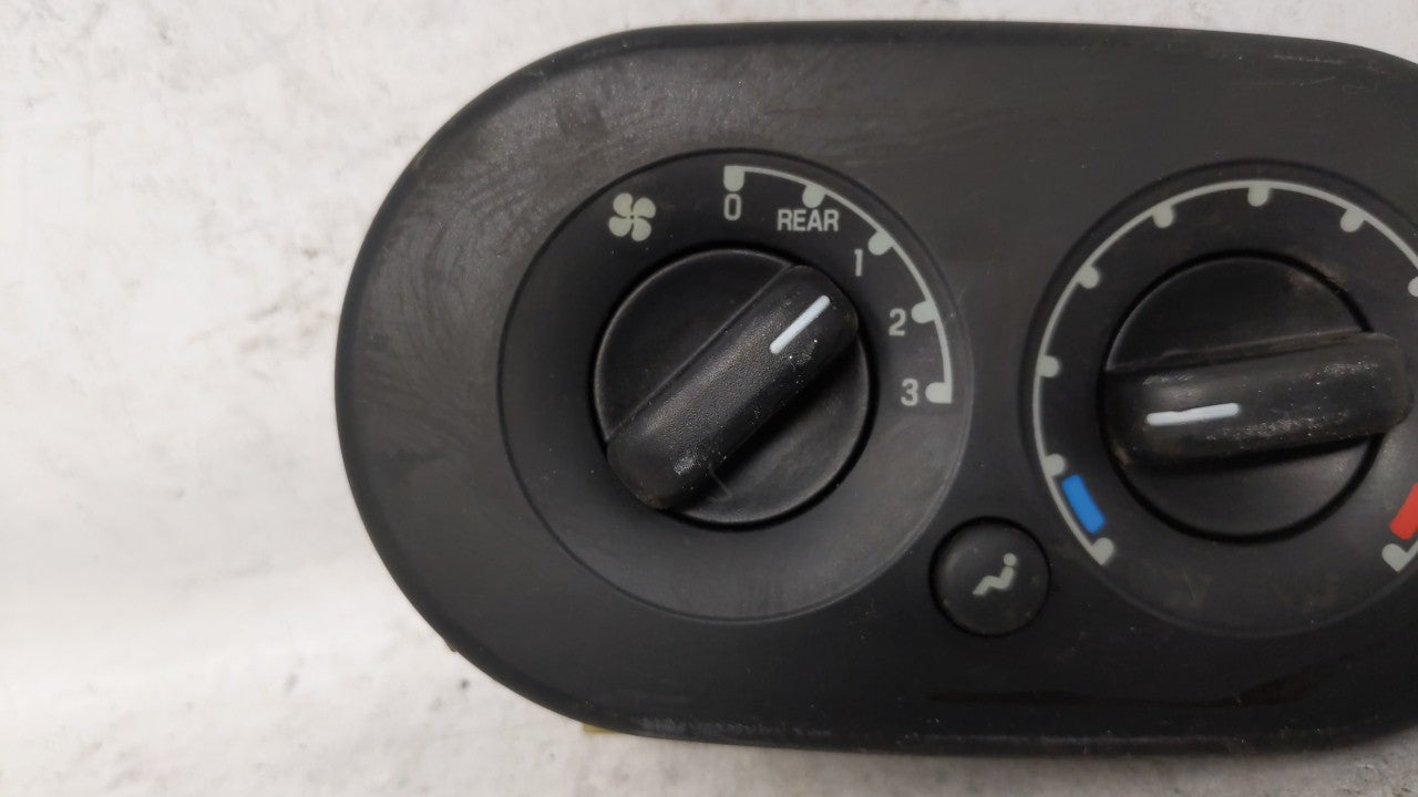 2002-2005 Ford Explorer Climate Control Module Temperature AC/Heater Replacement Fits 2002 2003 2004 2005 OEM Used Auto Parts - Oemusedautoparts1.com