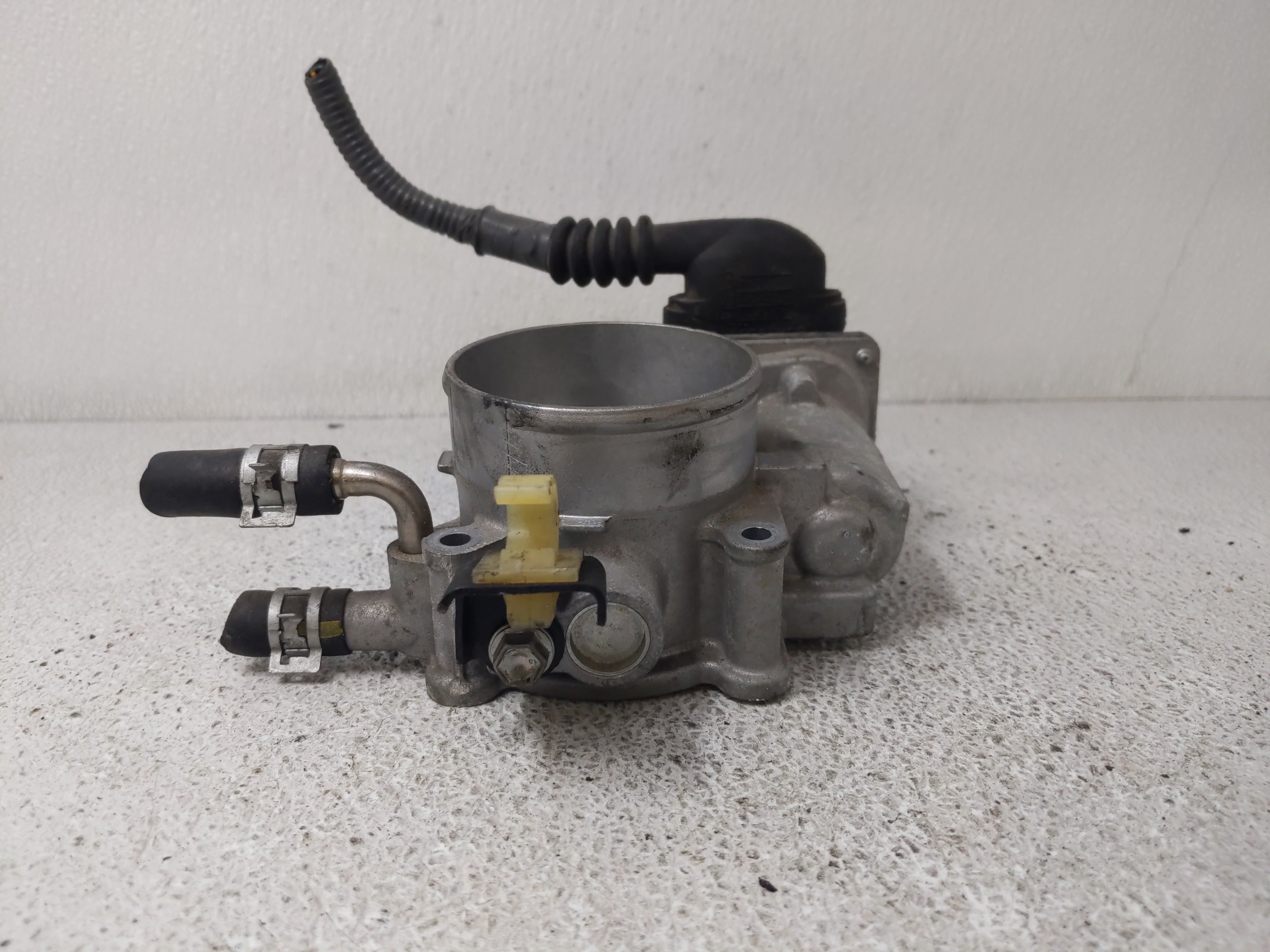 2010-2017 Toyota Camry Throttle Body P/N:22030-0V010 Fits 2009 2010 2011 2012 2013 2014 2015 2016 2017 2018 2019 OEM Used Auto Parts - Oemusedautoparts1.com