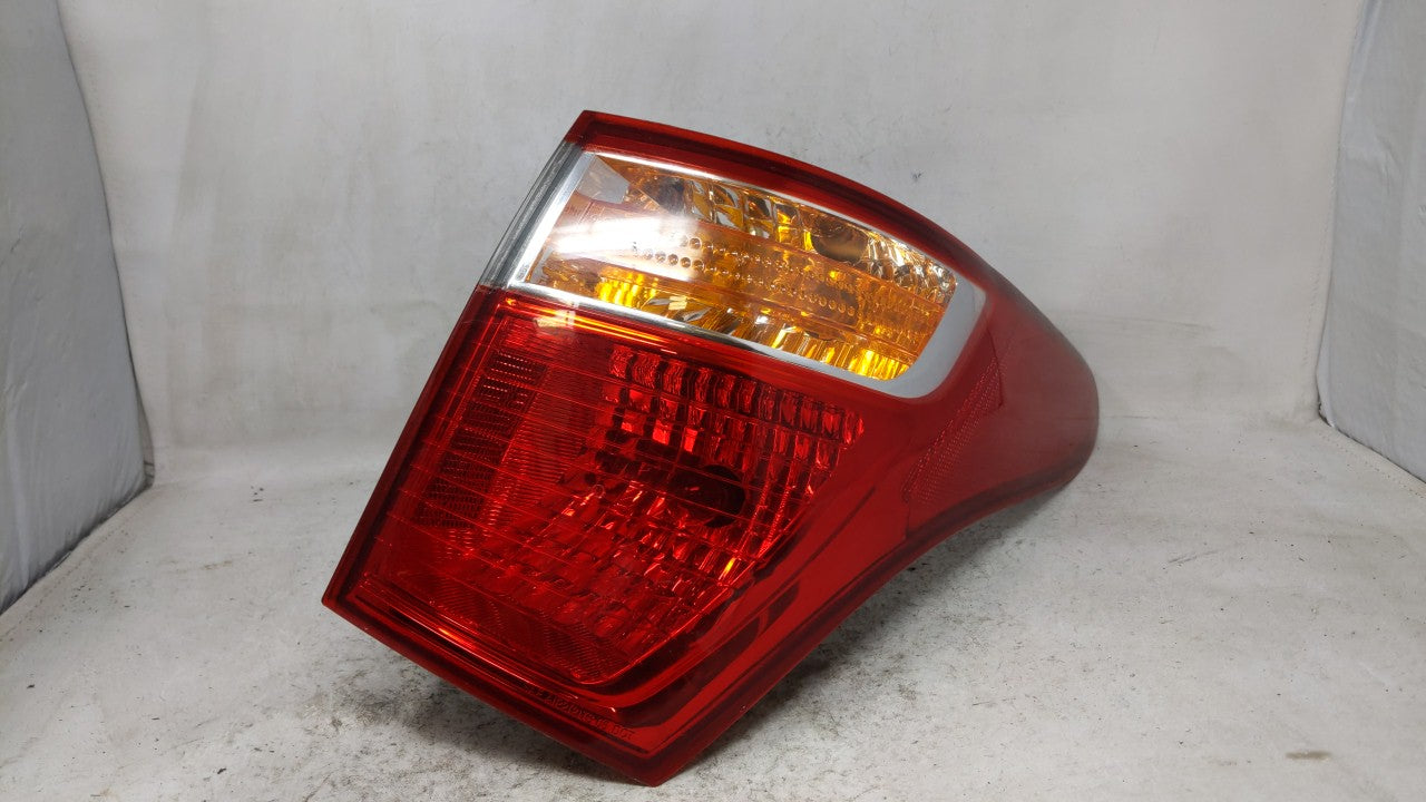 2008-2011 Mercury Mariner Tail Light Assembly Driver Left OEM P/N:8E64-13B505-A Fits 2008 2009 2010 2011 OEM Used Auto Parts - Oemusedautoparts1.com