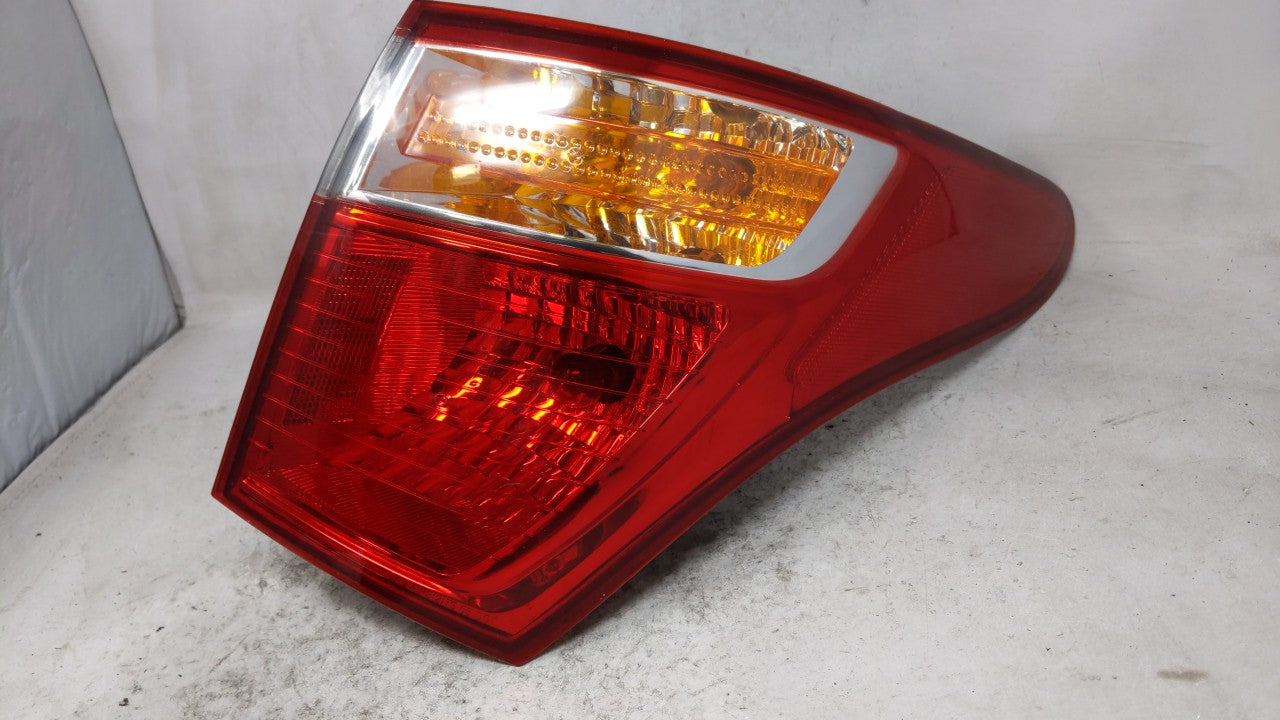 2008-2011 Mercury Mariner Tail Light Assembly Driver Left OEM P/N:8E64-13B505-A Fits 2008 2009 2010 2011 OEM Used Auto Parts - Oemusedautoparts1.com