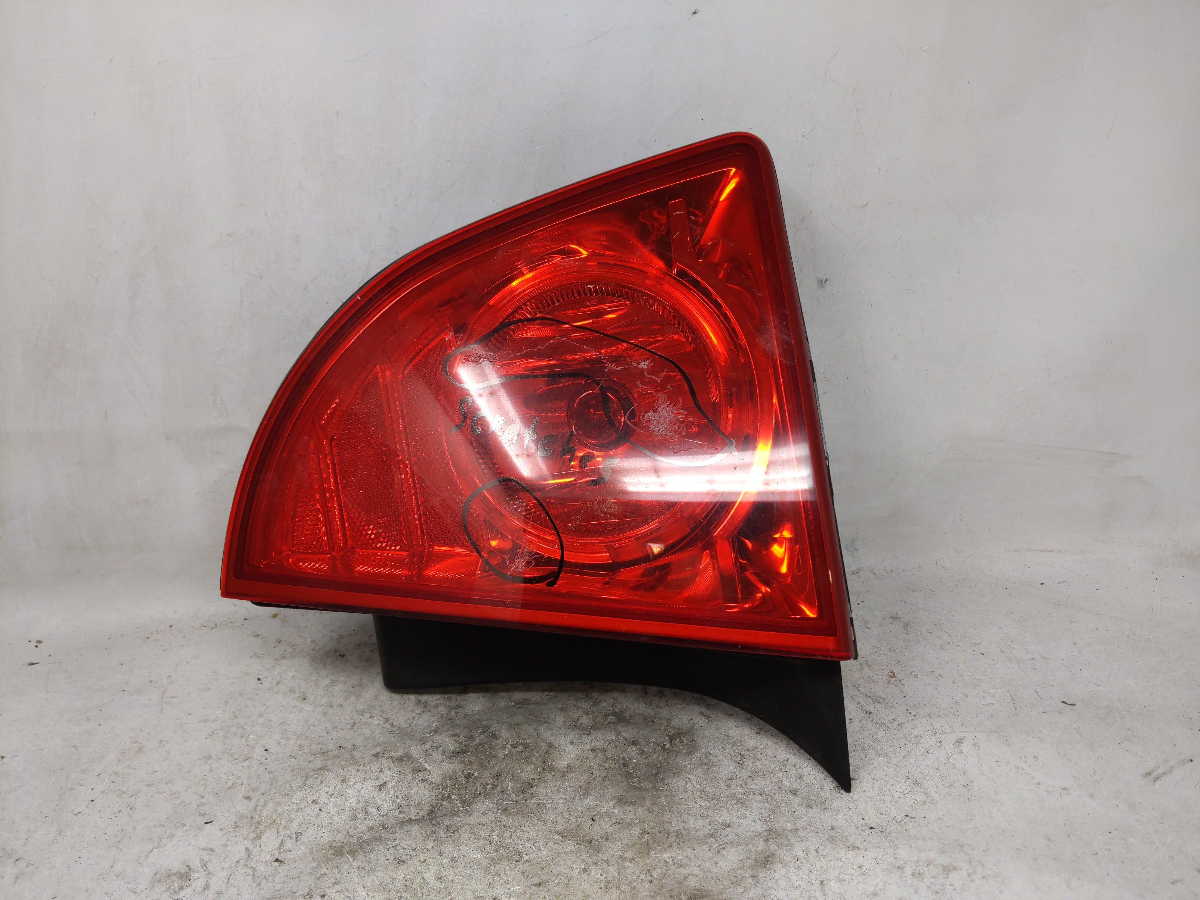 2010 Chevrolet Malibu Tail Light Assembly Passenger Right OEM P/N:25879007 Fits 2008 2009 2011 2012 OEM Used Auto Parts - Oemusedautoparts1.com