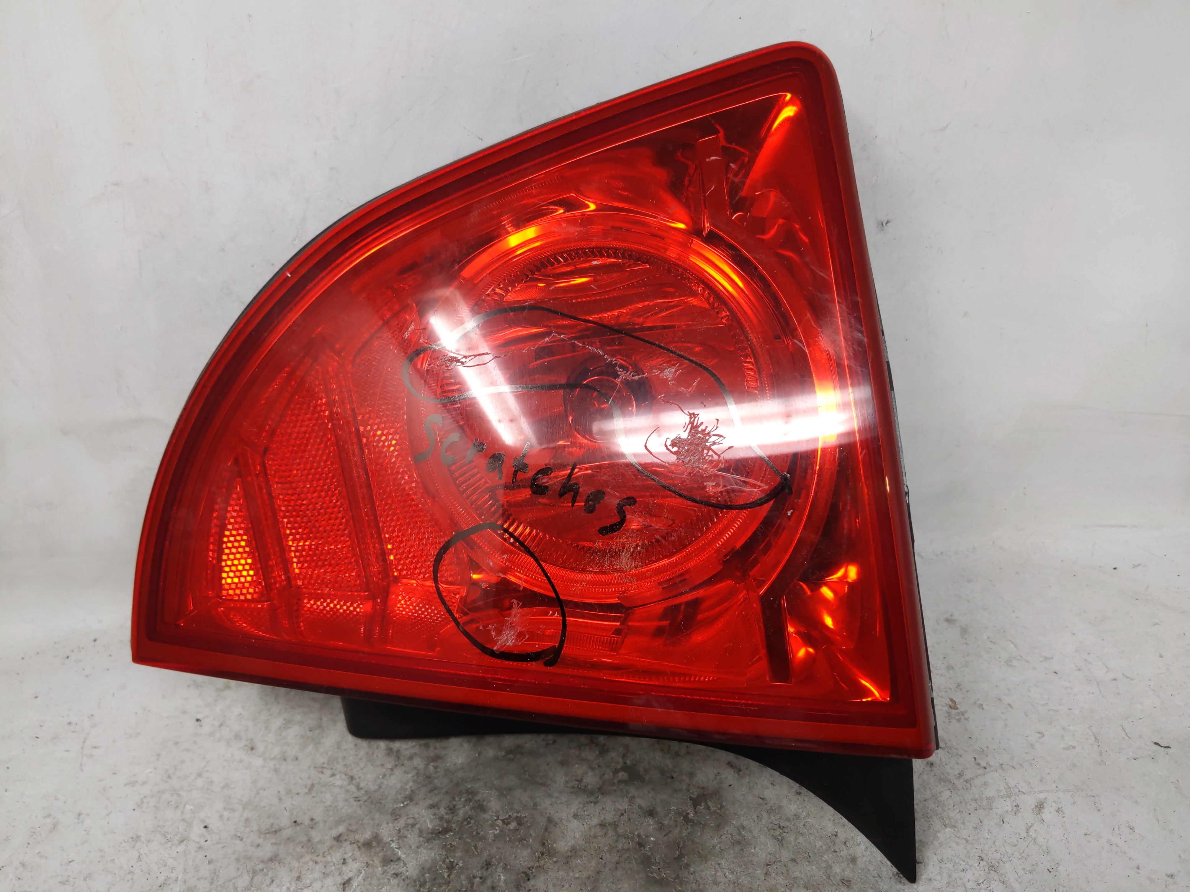 2010 Chevrolet Malibu Tail Light Assembly Passenger Right OEM P/N:25879007 Fits 2008 2009 2011 2012 OEM Used Auto Parts - Oemusedautoparts1.com