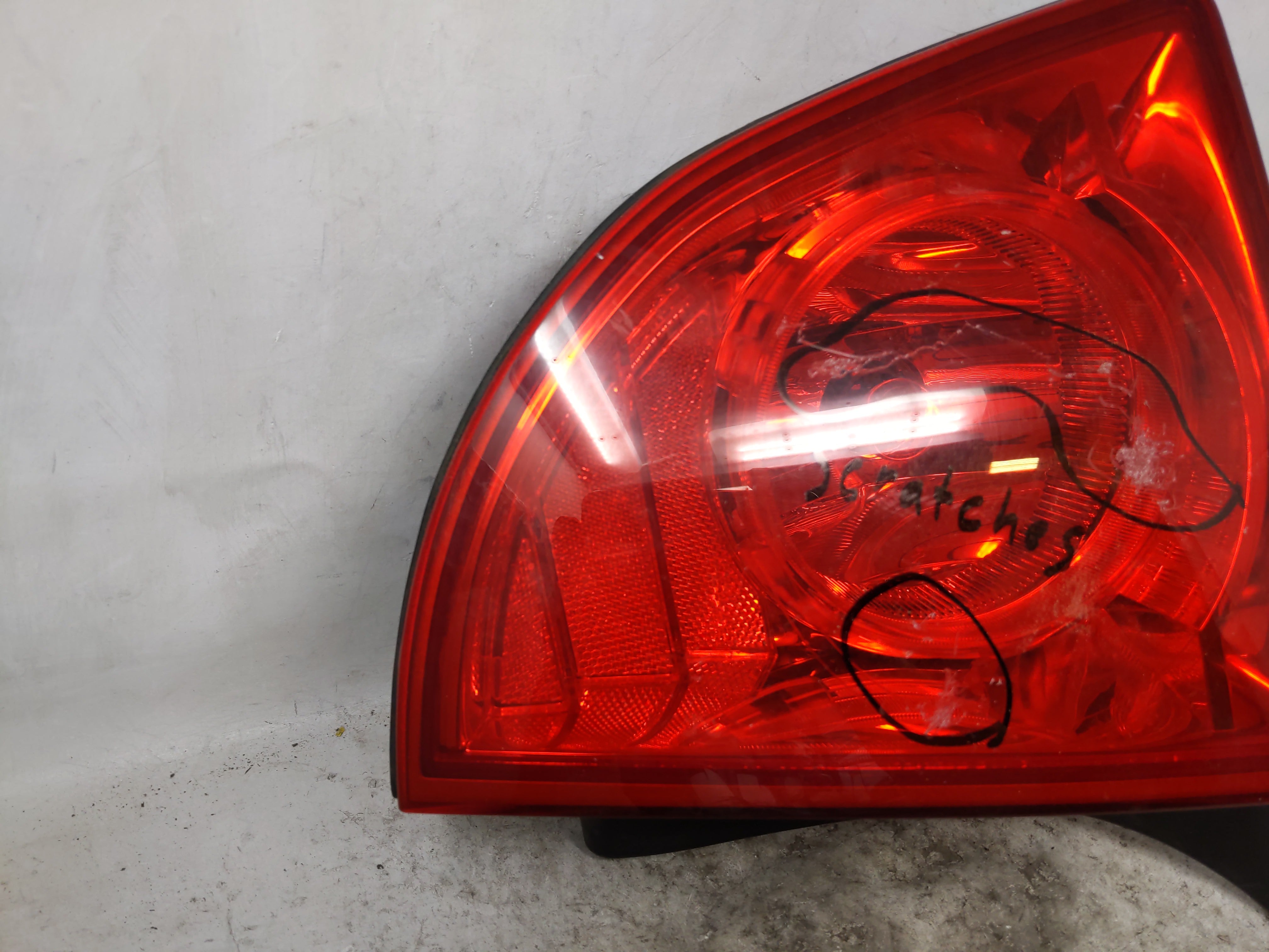 2010 Chevrolet Malibu Tail Light Assembly Passenger Right OEM P/N:25879007 Fits 2008 2009 2011 2012 OEM Used Auto Parts - Oemusedautoparts1.com