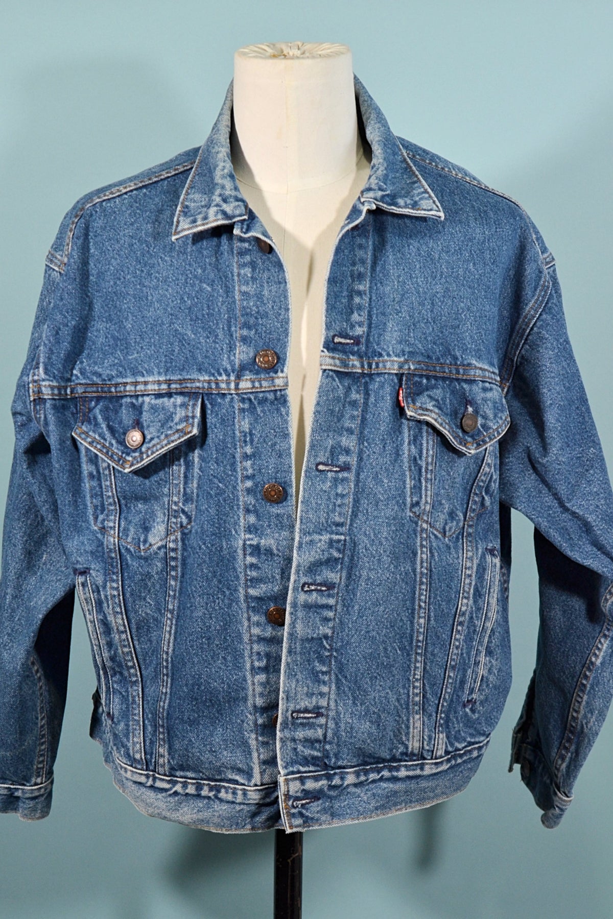 SOLD Vintage Levis Trucker Denim Jacket, USA #70507 0218, Size L– Papillon  Vintage Shop