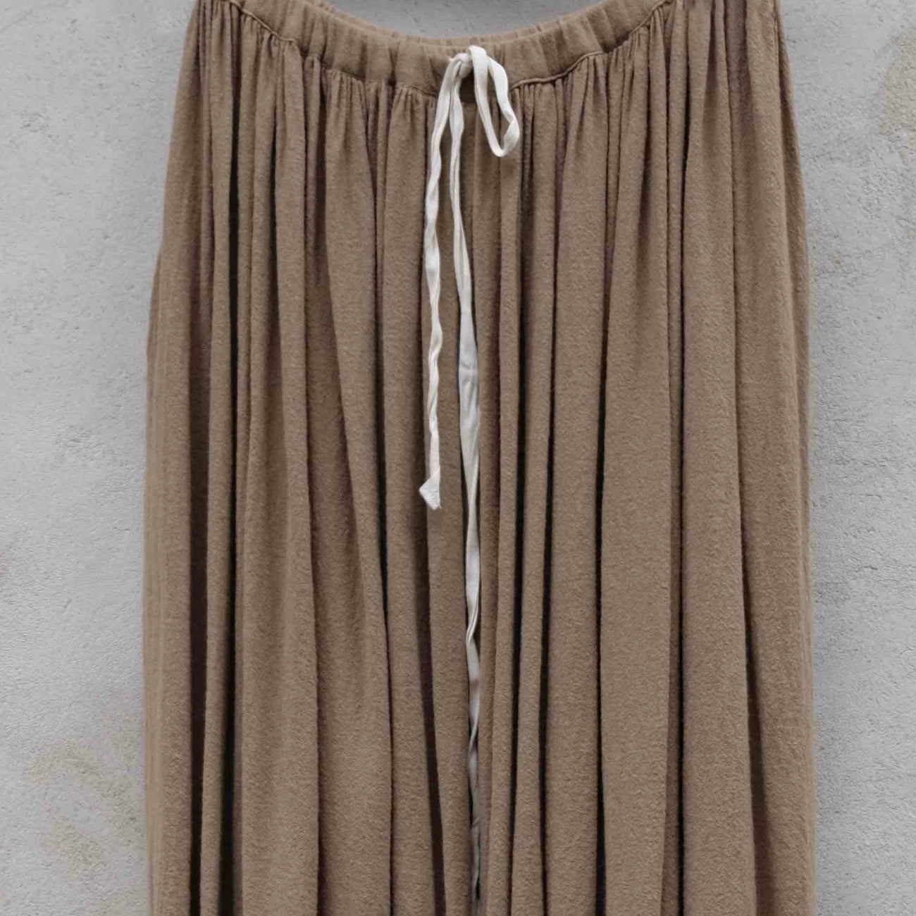 fauve skirt in sand