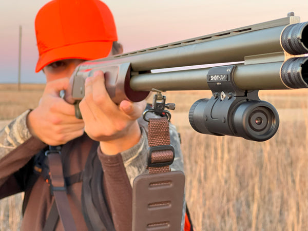 L'uso di una ShotKam non solo conferma e permette di regolare le corrette basi del tiro al volo, ma la revisione dei filmati di qualità 4k consente ai cacciatori di rivivere l'emozione del lancio e dell'aggancio di un uccello.