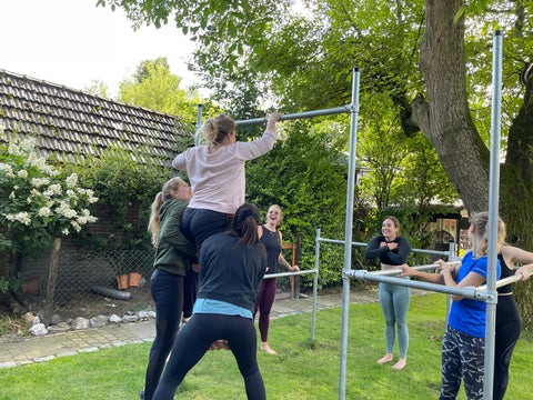 Workshop Calisthenics en paaldansen tijdens het Flexmonkey polewear paaldanskamp in Nederland