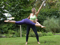 de leukste acro yoga workshop in Nederland op het flexmonkey paaldanskamp