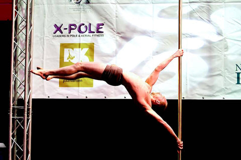 Mænd pole dancing, mand pole dancer Maurits Kersten deltager NK pole dancing Pole Sport 2016, 2017, 2018 hollandsk mand poledancer