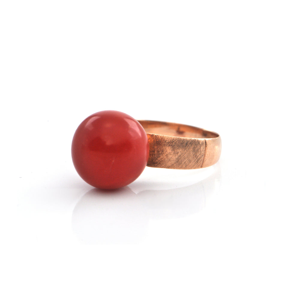 Antique Coral 18K Gold Ring