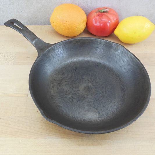 Vintage No5 8 Cast Iron Skillet / Frying Pan Made In Taiwan #5 –  Omniphustoys