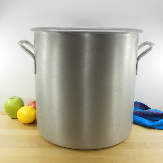 10 Quart Polished Aluminum Stock Pot with Lid 10 quart – Richard's Kitchen  Store