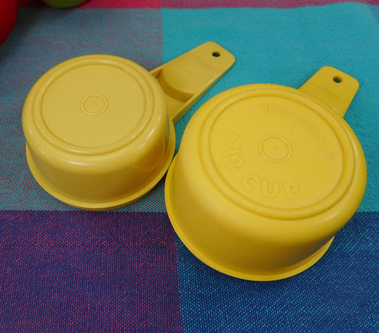 Tupperware Bright Yellow Measuring Cup - 3/4 Cup Replacement – Olde Kitchen  & Home