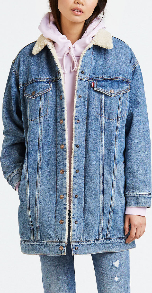 Levi's Women's Lengthened Sherpa Trucker Jacket | Altitude Sports