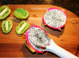 fruit-scoop-kiwi-dragon-fruit