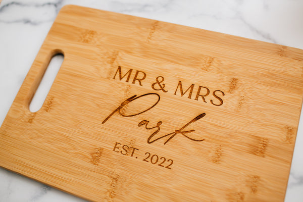 Mom Knows Best Engraved Rectangle Bamboo Cutting Board – Happily Ever Etched