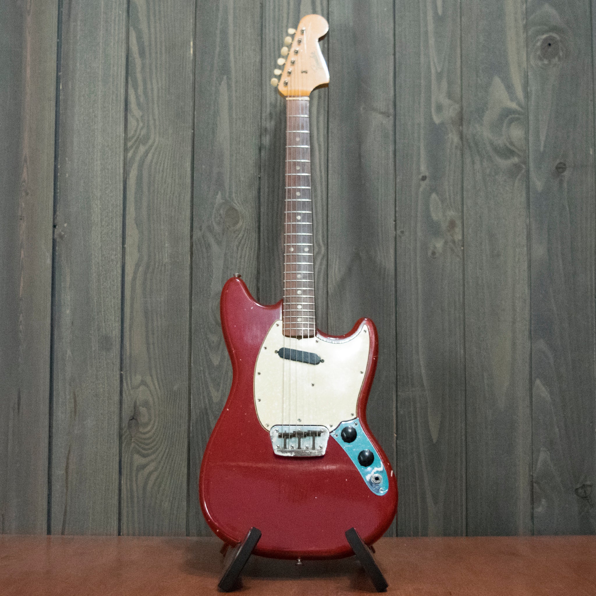 fender musicmaster guitar dakota red