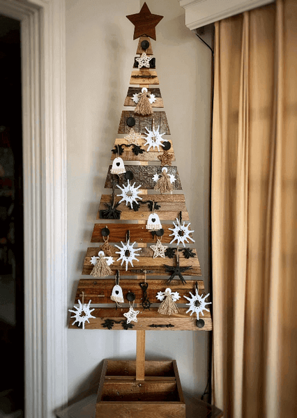 wood upcycled christmas tree