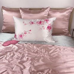 Orchid Pillowcase and Rose Quartz Bedding