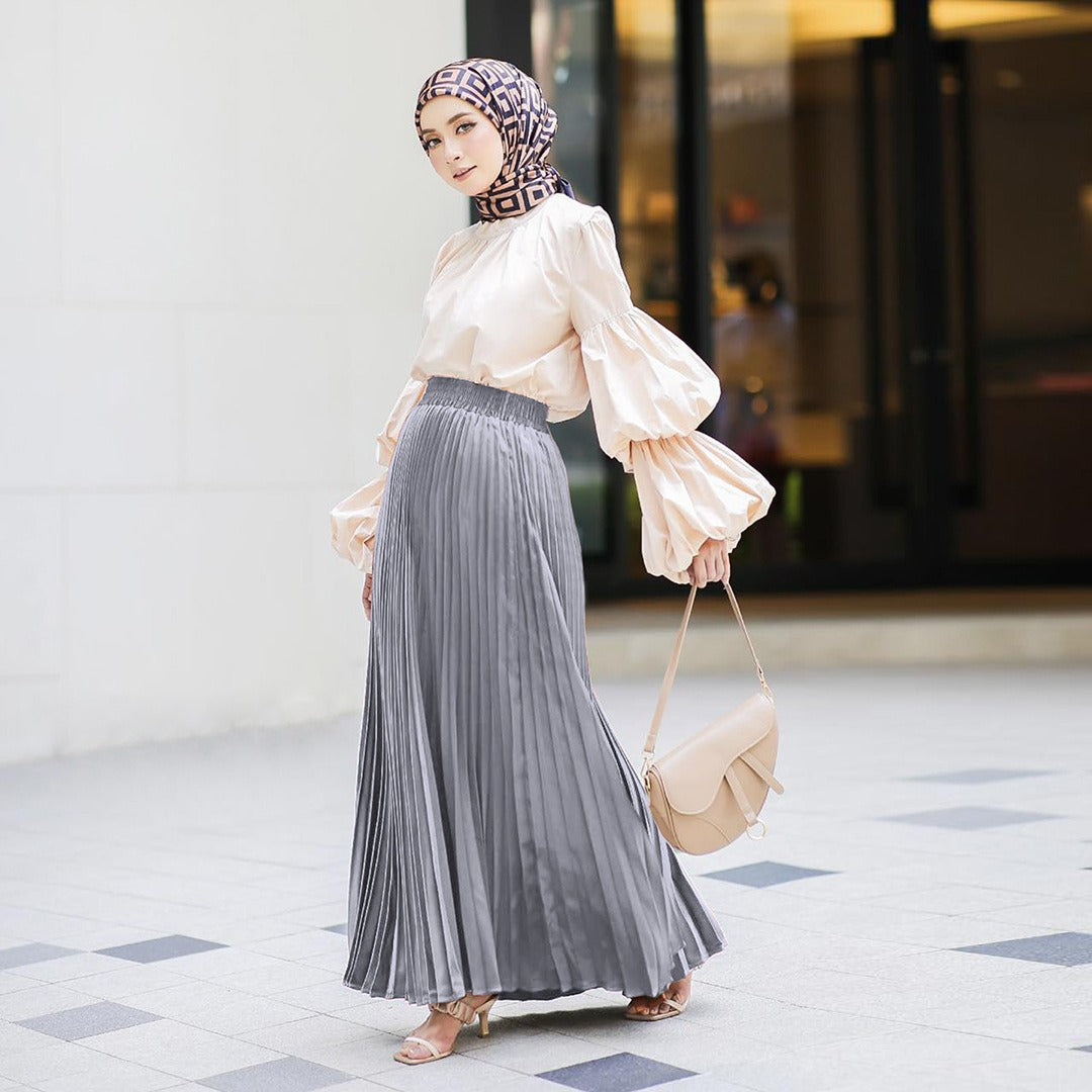 Floor length skirt - runwayfashionista.com