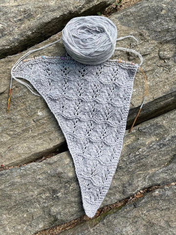 Laura R's Soft Focus shawl in Wooldreamers Manchelopis