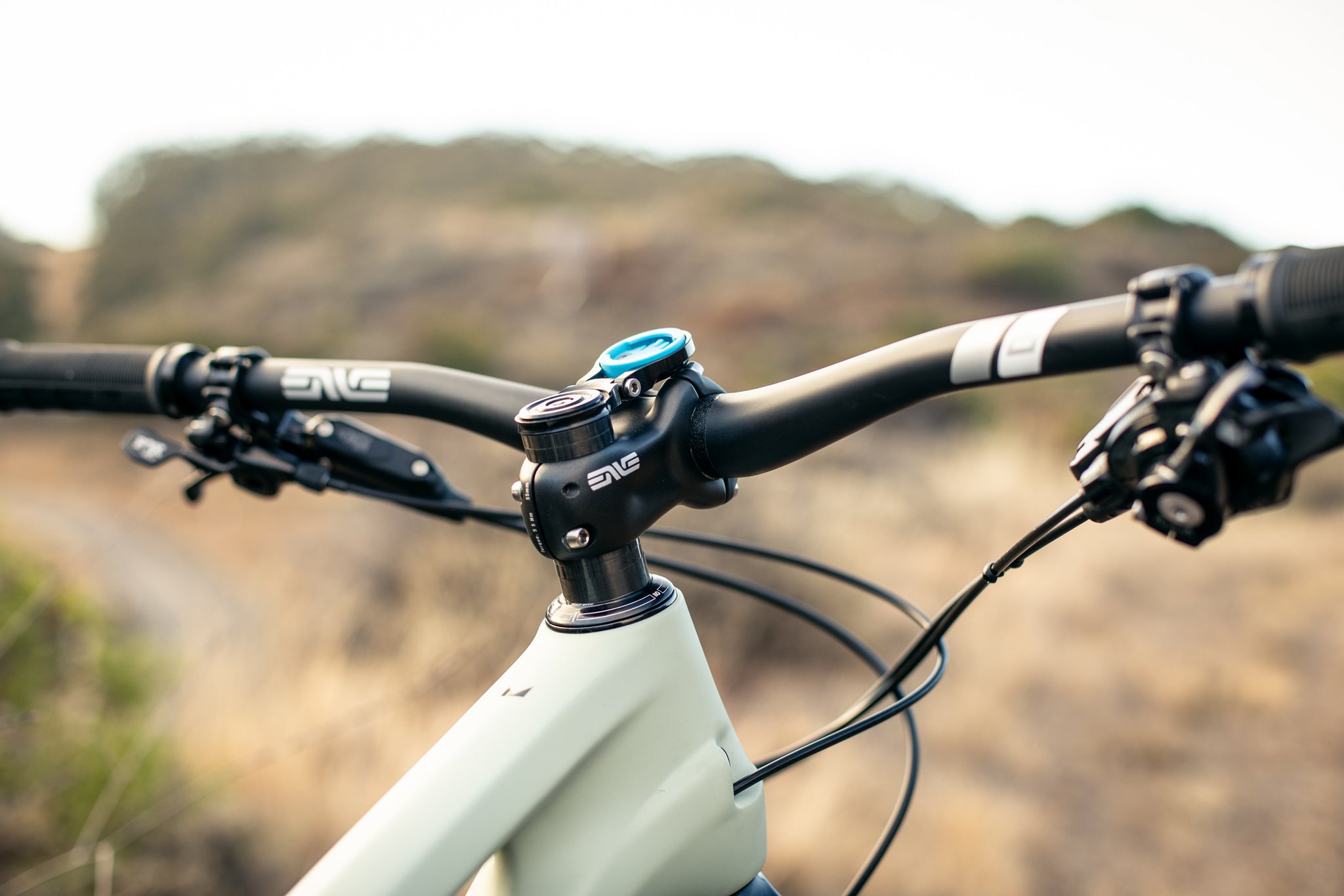 enve m6 cockpit