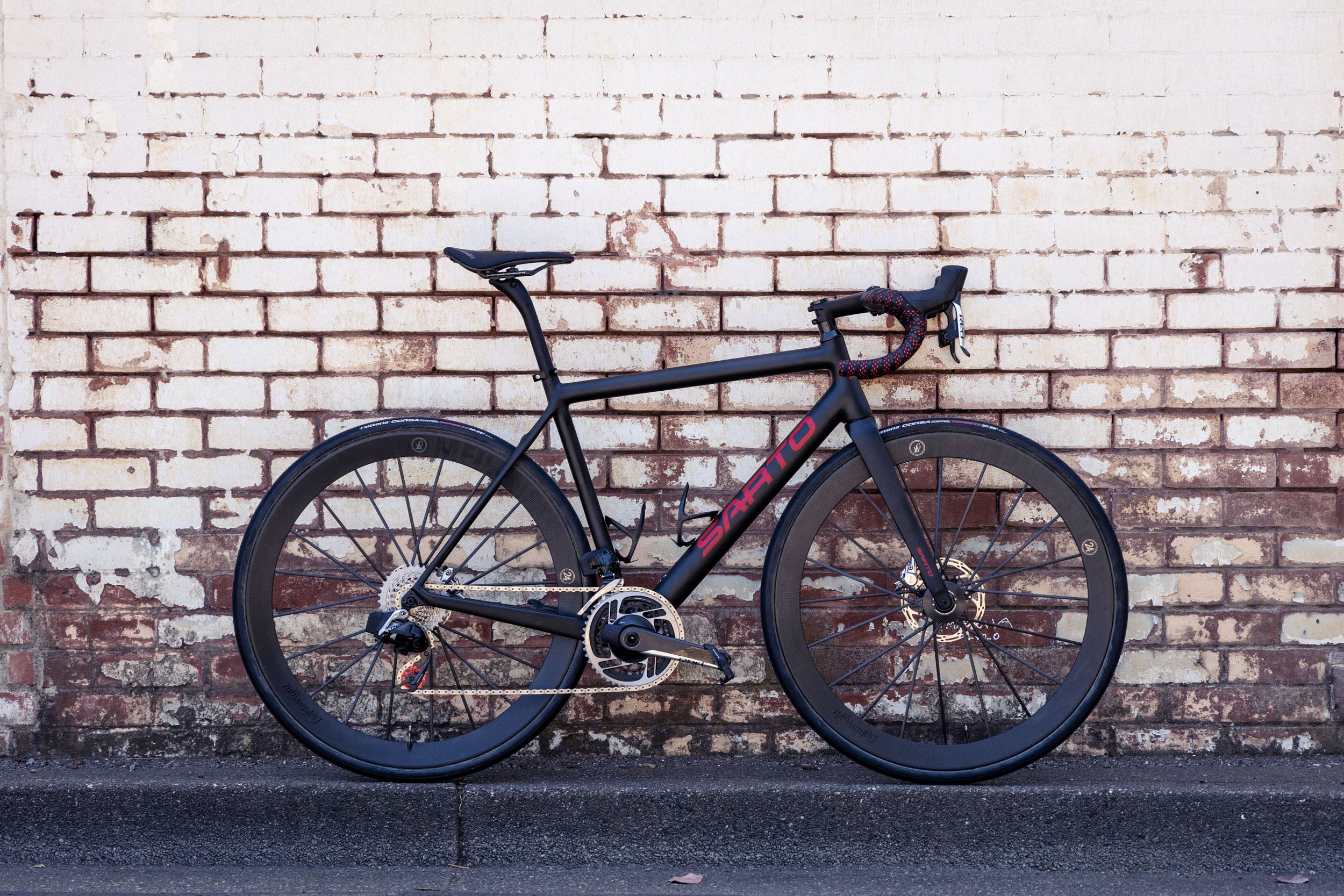 a black and red sarto Asola disc