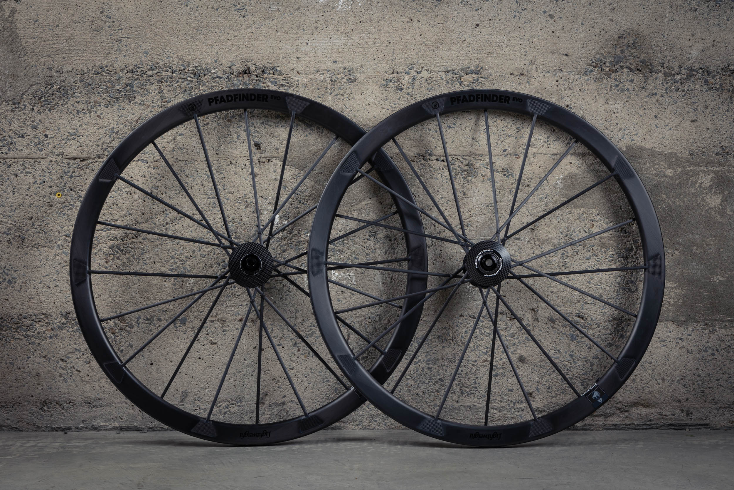 Lightweight Pfadfinder EVO Disc Wheels - Schwartz Edition